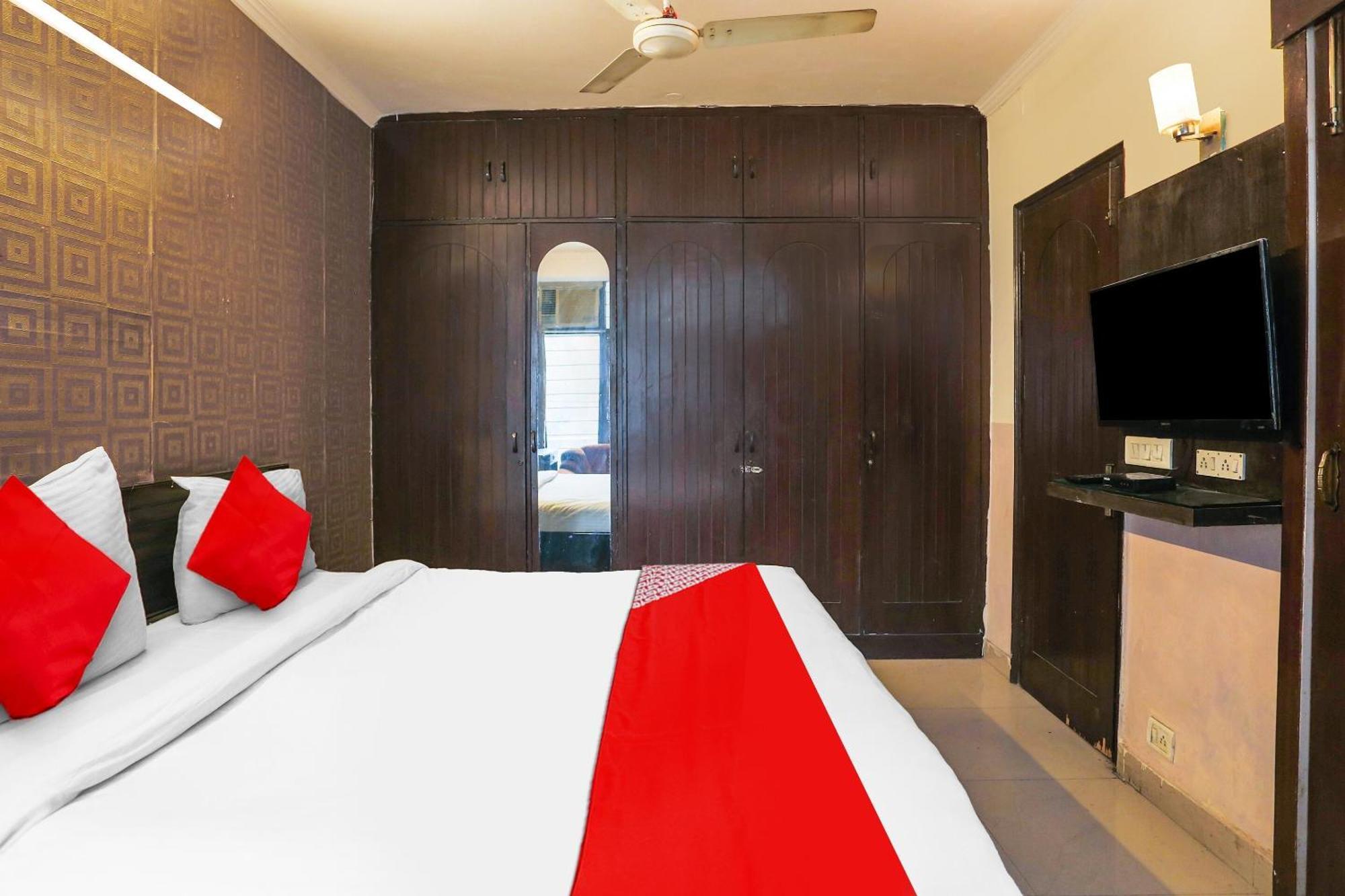 Hotel O Royal Galaxy New Delhi Exterior photo