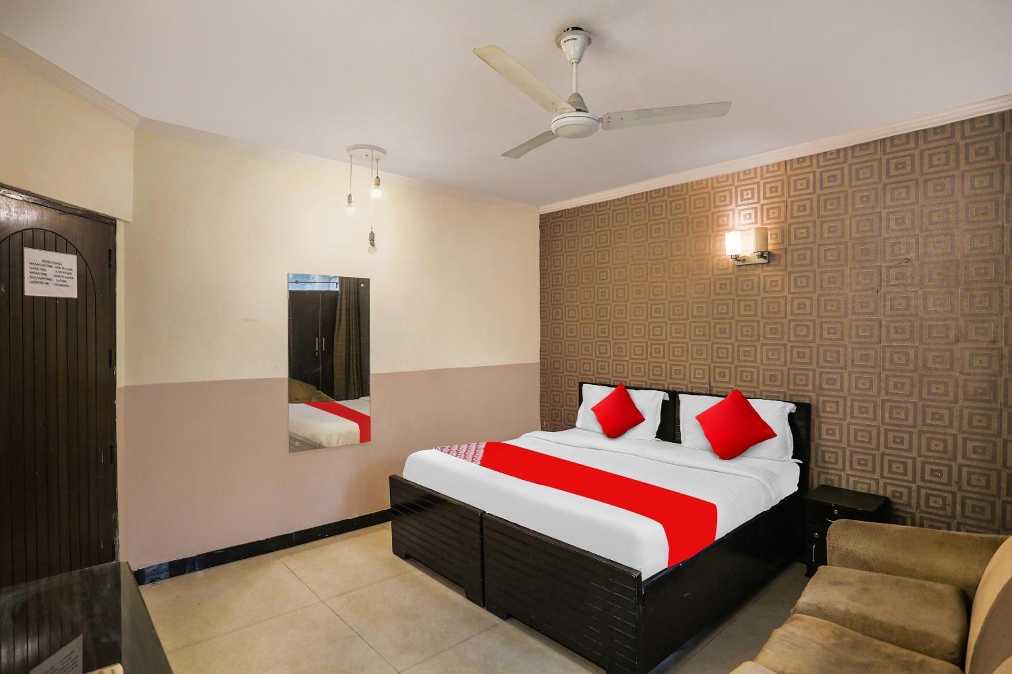 Hotel O Royal Galaxy New Delhi Exterior photo