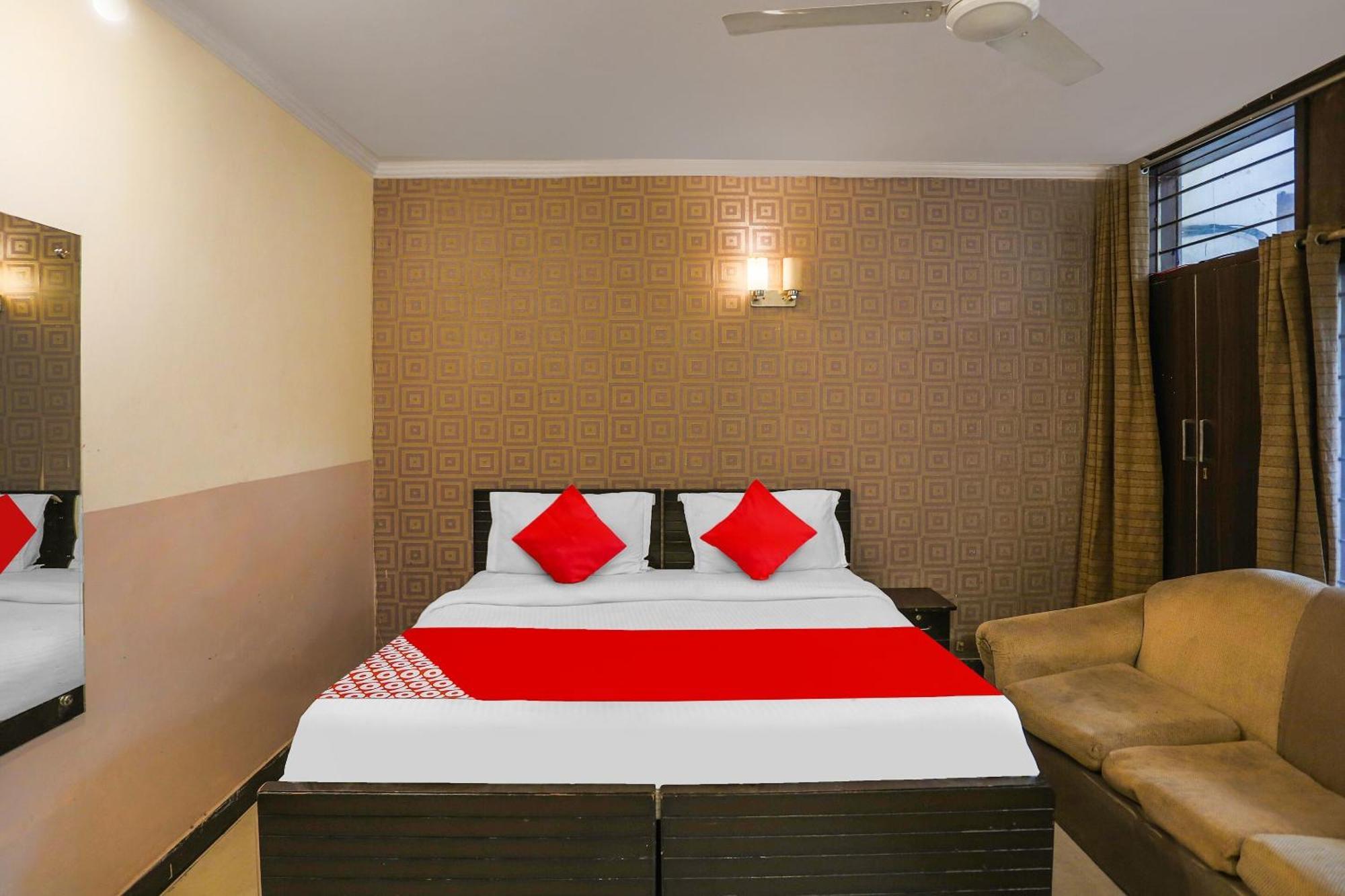 Hotel O Royal Galaxy New Delhi Exterior photo