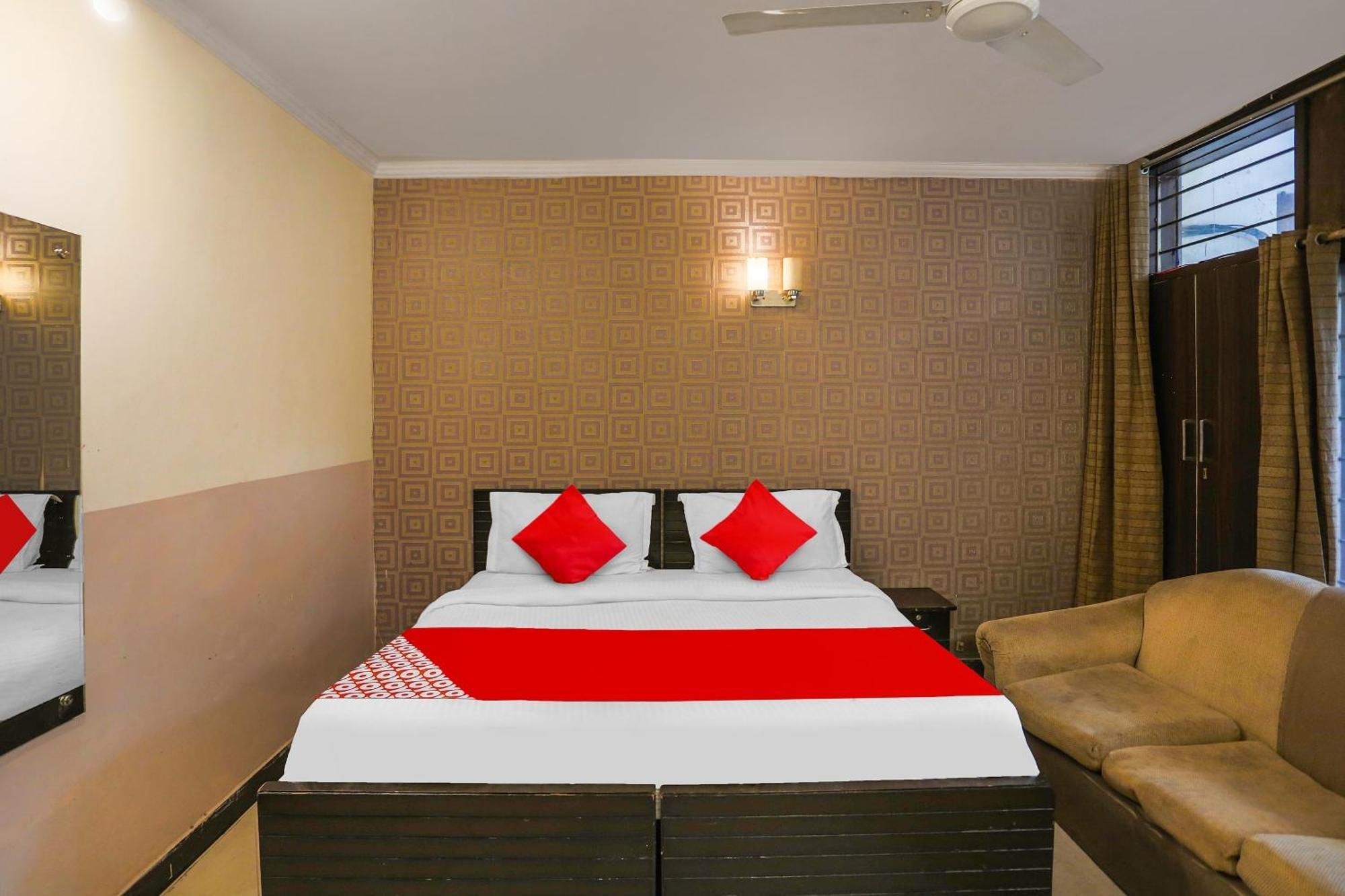 Hotel O Royal Galaxy New Delhi Exterior photo
